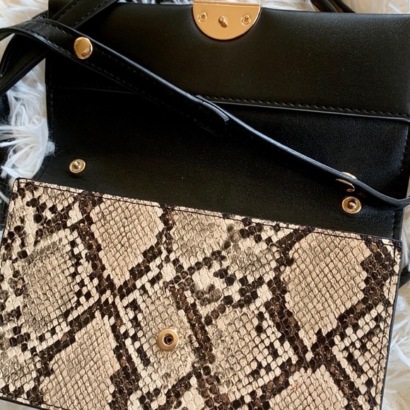 A New Day Crossbody Bag • OS - Picture 5 of 8